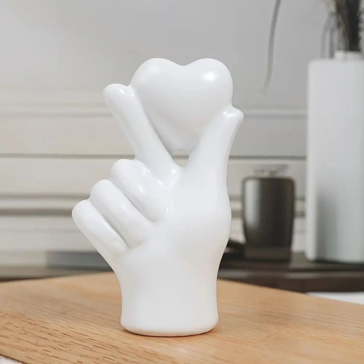 Romantic Resin Love Gesture Ornament Heart Desktop Decor