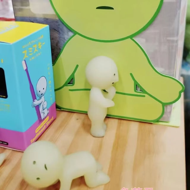 Smiski Toothbrush & Pen Holder – Cute Standing Night Light Figurine and Desktop Decoration